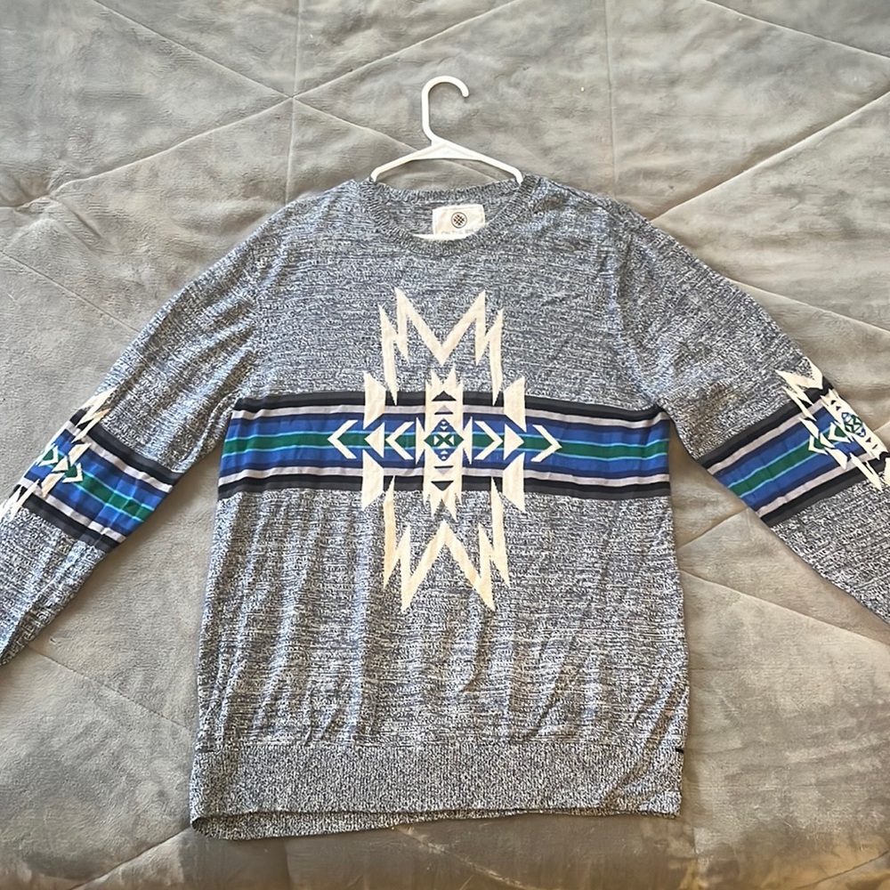 On The Byas sweater size Large, excellent condition